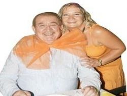 30. yıllarını renkli partiyle kutladılar