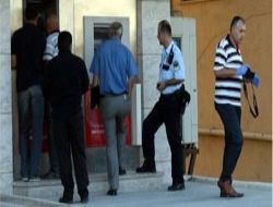 Dolandırcılar ATM'ye dadandı