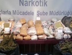 Saman altından uyuşturucu yürüttüler