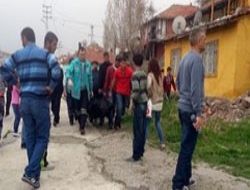 Tüfeğiyle oynarken arkadaşını öldürdü