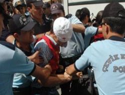 TAYAD'lılar gözaltına alındı