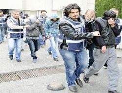 Uyuşturucuyu okula tercih etti