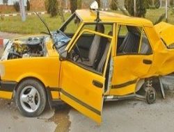 İki otomobil çarpıştı iki kişi yaralı