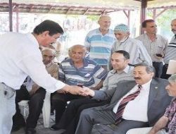 Emeklilere çay ikramı