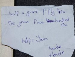 'One gram face hundred lira'