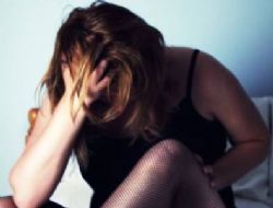 14 yaşındaki kızını 100 liraya sattı