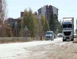 Galip Erdem Caddesi ağır tonaja dayanamadı