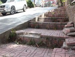 Ağır ağır çıkacaksın bu merdivenlerden