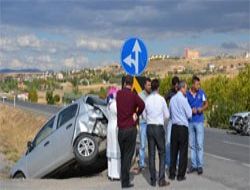 Anne kızın aracına dönerken çarptı