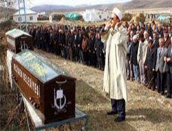 Öldürdüğü eşiyle yan yana toprağa verildi