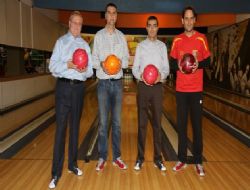 Labutlar dostluk için devrildi