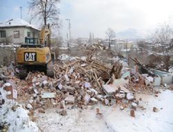 Doğantepe'de 25 harabe yıkıldı