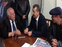 AK Parti'li adaydan CHP bürosuna ziyaret