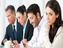 Çalışan kadınlar erkekleri solladı