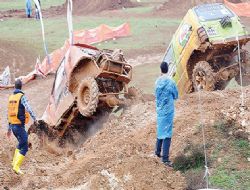 Arazide zorlu yarış