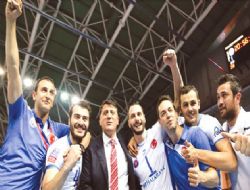 “Şampiyon kadroyu koruyacağız”