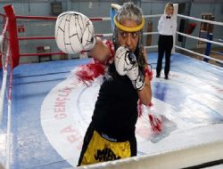 Muay Thai ile hayata tutundu