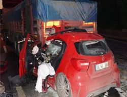 Konya Yolu'nda kamyonun altına girdi