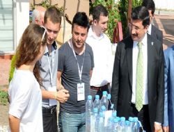 Pet şişeler sanat eserine dönüştü