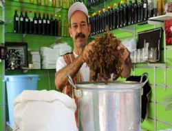 Meyan şerbeti serinletiyor