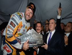 Ödüller Gökçek'ten