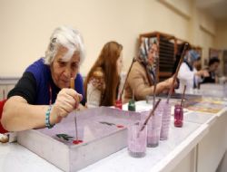 Ney eşliğinde ebrulu terapi