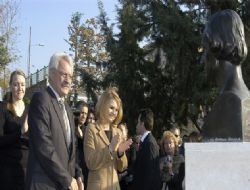 Büst hırsızları iş başında