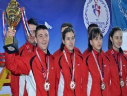 Badmintonda madalya rüzgarı