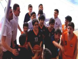 10 dev adam zirveye yürüyor