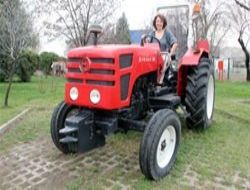 Traktörle dünyaya açıldı