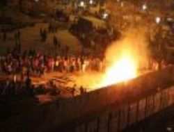  Üst Geçitten Polis Aracına 'Kaya' Attılar