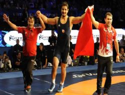 Taha kendini sakladı