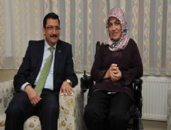 Engelli anneye akülü destek