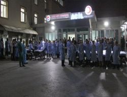 Gönüllü hekimler kapıda bekledi