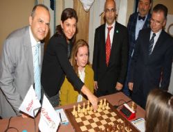 Satrançta kadınlar yarıştı