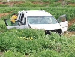 Otomobil şarampole yuvarlandı