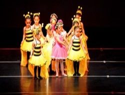 10 yıldır hayalleri sahneliyorlar