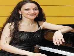 Elif'in klavyesi birinci