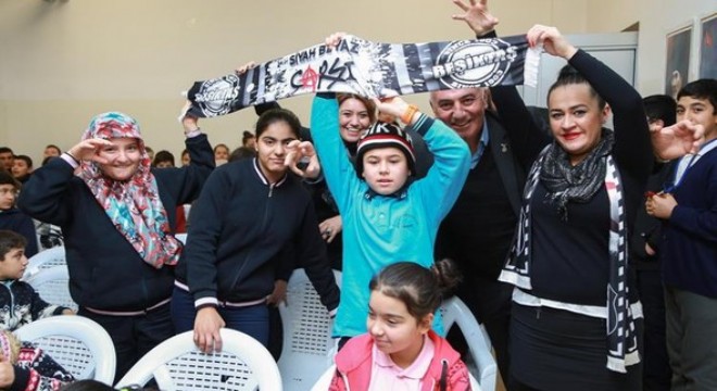 800 öğrenciye kıyafet yardımı