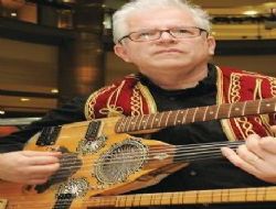 Üç başlı enstrümanı ile beğeni topladı