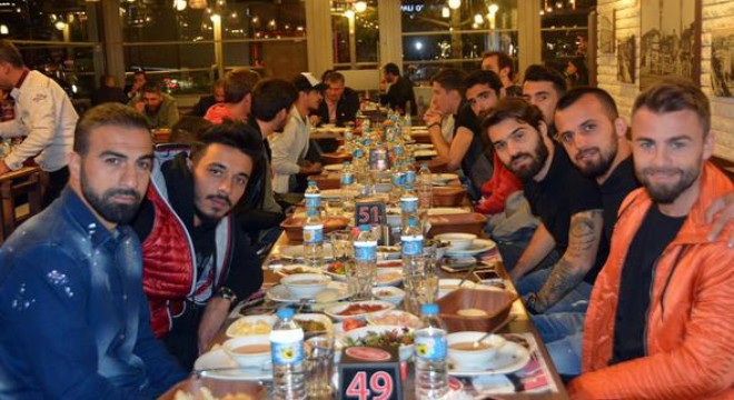 A.Gücü'nde moral yemeği