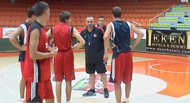 A.Ş.K.'ta spor milli antrenöre emanet