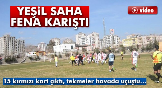 Amatör maçta futbolcular tekme tokat kavga etti