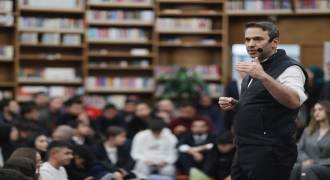 Bakan Bayraktar, Bergama'da STK Temsilcileri ve Muhtarlar ile görüştü