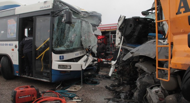 Başkent'te trafik kazası: 11 yaralı