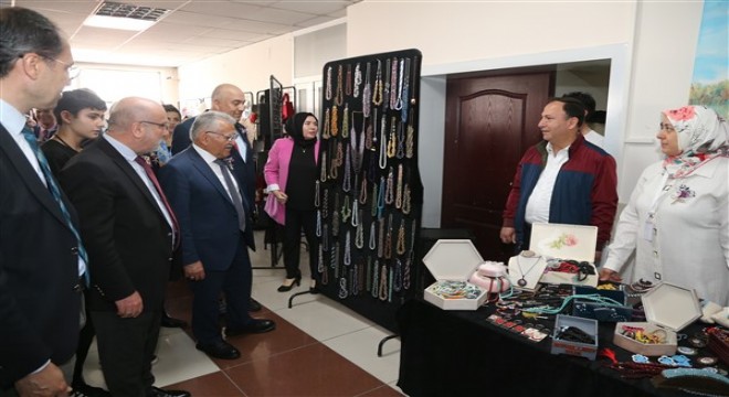 Başkan Büyükkılıç, Toplum İş Sağlığı İş Uğraş Terapi Sergisi'nin açılışına katıldı