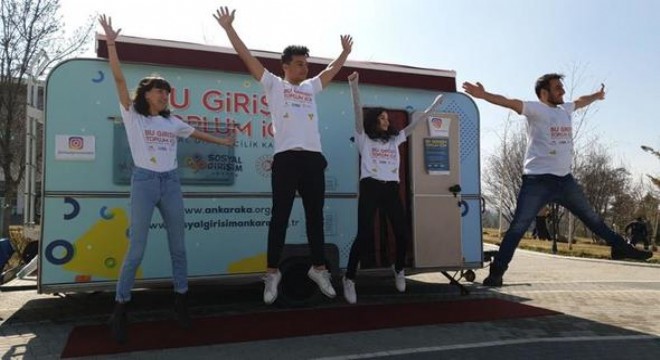 Bu karavanda iş var