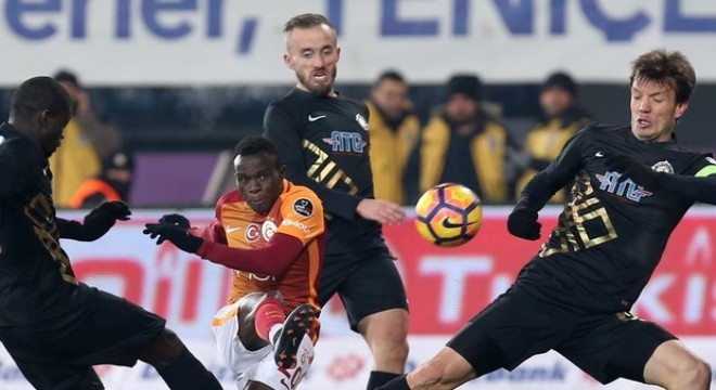 Büyüklere korku saldı