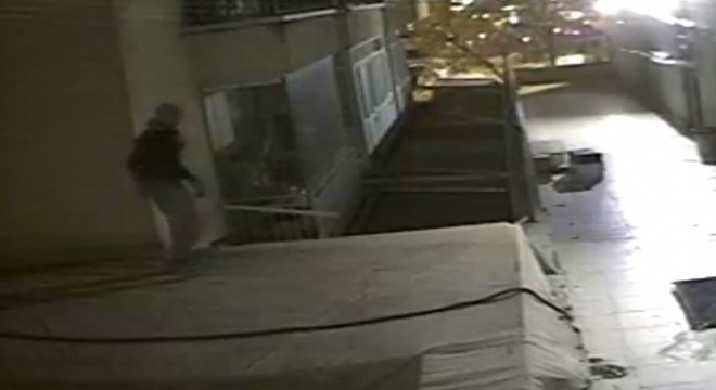 CHP Ankara İl Başkanlığı'na girdi dosyaları karıştırdı