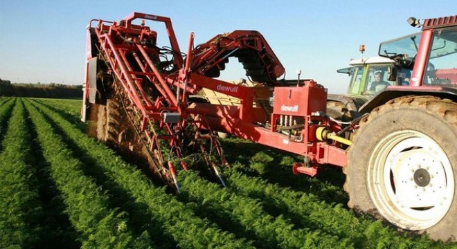 Çiftçinin makinesini Büyükşehir onaracak